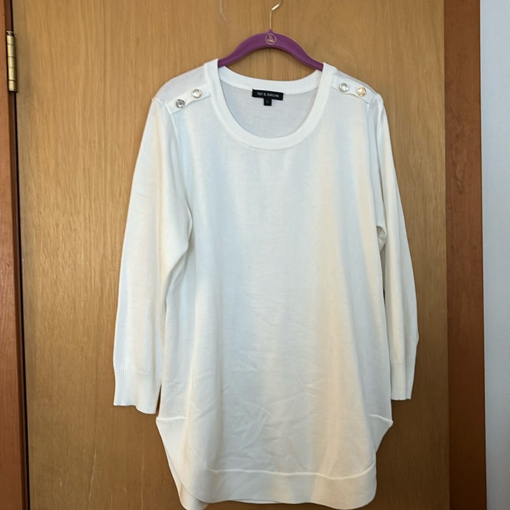 Tint & Shadow white sweater Lg button accents